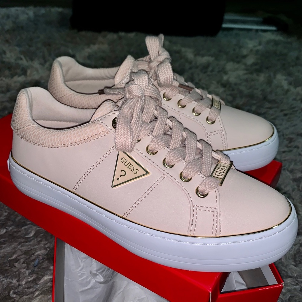 Guess shoes 👟
